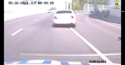 Need for Speed в Сочи: Водитель "мерседеса" устроил заезд с тараном полицейской машины - reendex.ru - Сочи