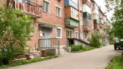 В Пензе пенсионерка пожаловалась на отсутствие скамеек во дворе - penzainform.ru - Пенза