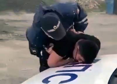 Полицейский в Сибири выстрелил в голову пытавшемуся освободить приятеля мужчине - province.ru