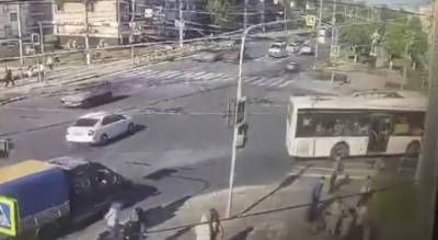 В Чебоксарах автобус сбил на зебре пешехода - pg21.ru - респ. Чувашия - Чебоксары