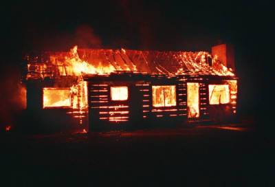 Частный дом полыхал минувшей ночью во Всеволожском районе - online47.ru - Ленинградская обл.
