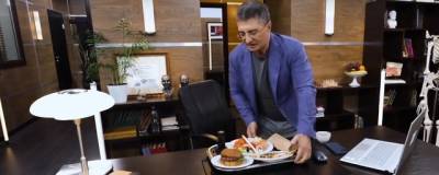 Доктор Мясников рассказал, когда можно съесть гамбургер - runews24.ru