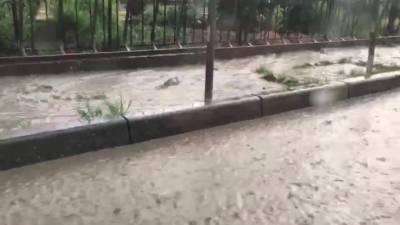 Несколько районов Симферополя оказались под водой - piter.tv - Крым - Симферополь