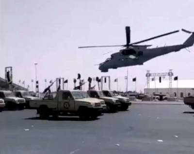 В Ливии военный вертолет Ми-24 эффектно пролетел над колонной бронетехники - actualnews.org - Ливия - Бенгази