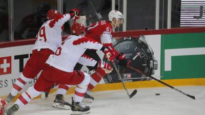 Антон Бурдасов - Россия обыгрывает Швейцарию после второго периода на ЧМ по хоккею - russian.rt.com - Швейцария - Рига