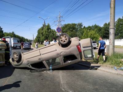 В Уфе перевернулось авто, женщина оказалась зажата внутри - bash.news - Уфа