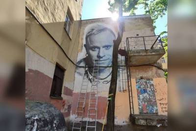 Константин Кинчев - Жалобщик в Петербурге добился уничтожения граффити с Китом Флинтом - spb.mk.ru - Санкт-Петербург