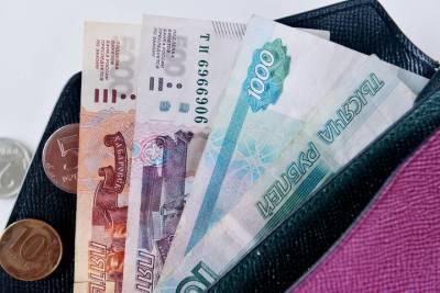 Названы знаки зодиака, которые любят сорить деньгами при небольшом заработке - vm.ru