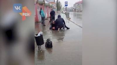 В Брянске прохожие скрутили угрожавшего людям мужчину с топором - iz.ru - Санкт-Петербург - район Володарский - Брянск