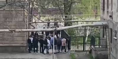 На Старопортофранковской, Одесса, толпой подрались подростки, трое в критическом состоянии - Видео - ТЕЛЕГРАФ - telegraf.com.ua - Одесса