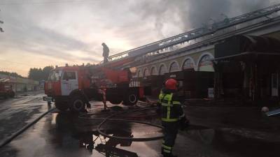 В Свердловской области загорелся ТЦ на площади 600 кв. м - iz.ru - Свердловская обл. - Пермский край