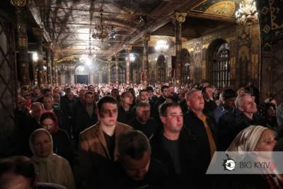 Без масок, дистанции и с целованием икон: как украинцы отпраздновали Пасху - rupor.info - Киев - Київ