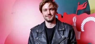 Александр Петров - Актер Александр Петров оконфузился на красной дорожке ММКФ - runews24.ru