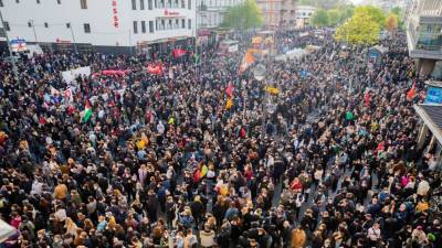 Германия разрешает многотысячные демонстрации, но не открывает кафе и рестораны - germania.one - Берлин