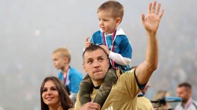 Артем Дзюба - Счастлив до безумия: Дзюба подтвердил третью беременность жены - 5-tv.ru - Москва - Санкт-Петербург