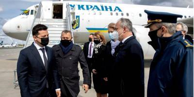 Владимир Зеленский - Анджей Дуда - Зеленский прибыл в Польшу на празднование 230-летия первой конституции страны - nv.ua - Эстония - Польша - Литва