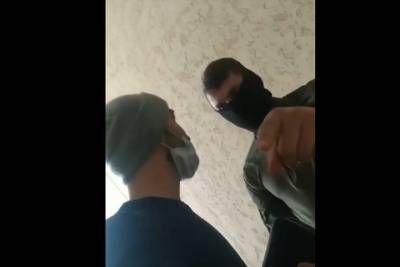 «Пойми, мы на эмоциях»: гражданина Узбекистана грубо задержали в миграционной службе МВД Томска - tayga.info - Узбекистан - Томск