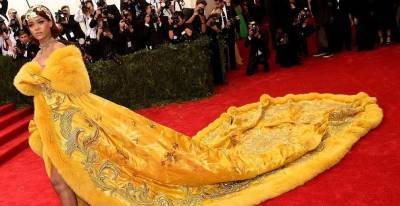 принц Чарльз - принцесса Диана - Calvin Klein - Кейт Мосс - Самые легендарные образы Met Gala за всю историю - skuke.net