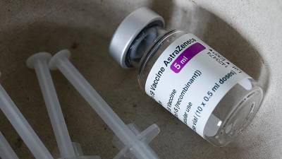 Маргарита Роблес - Военный в Испании скончался от тромбоза после прививки AstraZeneca - iz.ru - Испания