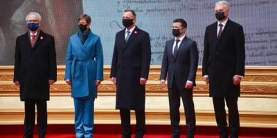 Владимир Зеленский - Гитанас Науседа - Анджей Дудой - Зеленский во время визита в Варшаву подписал декларацию с президентами четырех стран - nv.ua - Украина - Эстония - Польша - Литва - Варшава - Латвия - Речь Посполитая