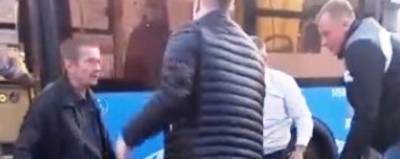 Двое пьяных пассажиров подрались с водителем автобуса в Твери - runews24.ru - Тверь