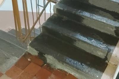 Дождь затопил подъезд и квартиры пятиэтажного дома по ул. Курнатовского, 38, в Чите - chita.ru - Забайкальский край - Чита