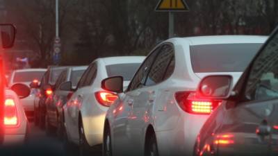 Сочинцы пожаловались на сковавшие город из-за наплыва туристов многокилометровые пробки - polit.info - Сочи