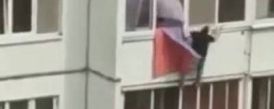 Мужчина в Смоленске выпал из окна пятого этажа и остался жив - runews24.ru - Смоленск