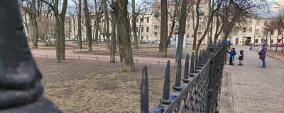 Из-за штормового предупреждения парки и скверы Петербурга закрыли - runews24.ru - Петербурга