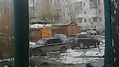 Ограбленного мужчину два раза переехал внедорожник. Видео - vesti.ru - Архангельск