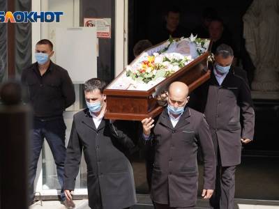 День траура: в Волгограде простились с пятью девочками, погибшими в ДТП на Ставрополье - bloknot.ru - Дзержинск - Волгоград - Ставрополье