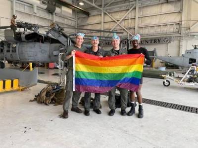 «Исторический момент». В вооруженных силах США появился первый вертолёт с полностью гомосексуальным экипажем - argumenti.ru - Америка - Ввс