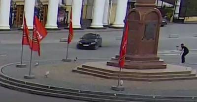 Александр Невский - Дрифт на BMW у памятника закончился для волгоградца изъятием номеров и штрафом - reendex.ru