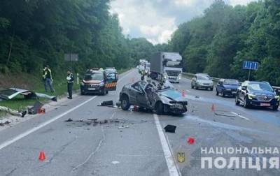 Во Львовской области легковушка врезалась в фуру, погибли отец и сын - korrespondent.net - Киев - Днепр - Львовская обл.