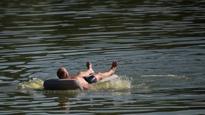 В МЧС предупредили об опасности плавания на надувных матрасах - iz.ru