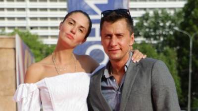 Агата Муцениеце - Павел Прилучный - Снова вместе: Муцениеце и Прилучный воссоединились ради детей — фото - 5-tv.ru - Москва