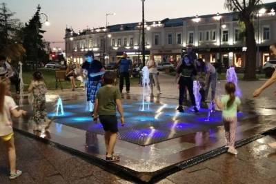В Омске на улице Бударина отключали «сухой» фонтан из-за просевшей плитки - omsk.mk.ru - Омск