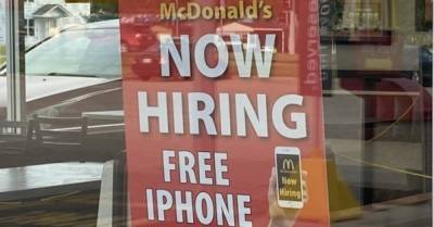 McDonald's в США раздает стажерам айфоны из-за острого дефицита персонала (ФОТО) - delo.ua - шт. Иллинойс