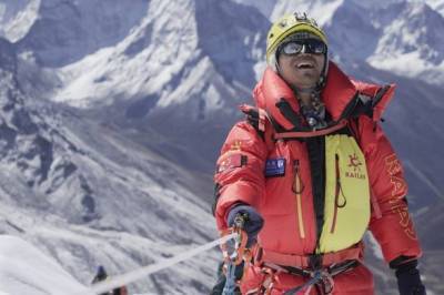 Первый слепой китайский альпинист поднялся на Эверест - unn.com.ua - Китай - Киев - Чунцин - Непал