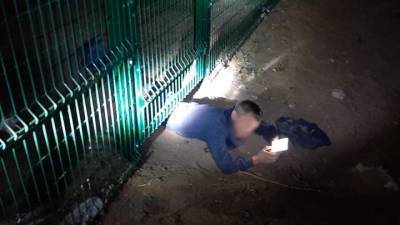 Застрявшему под калиткой челнинцу потребовалась помощь спасателей - vesti.ru - респ. Татарстан - Набережные Челны