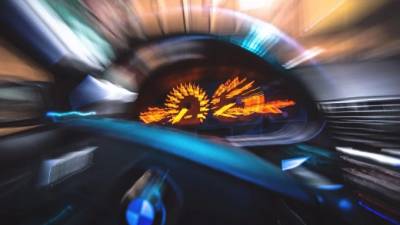 Range Rover чуть не задавил отдыхающих людей на пляже "Дюны" - piter.tv - Санкт-Петербург - Петербург
