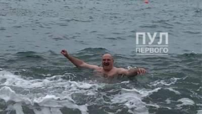 Владимир Путин - Дмитрий Песков - Александр Лукашенко - В Белоруссии опубликовали фото купания Лукашенко в Черном море в Сочи - iz.ru - Сочи