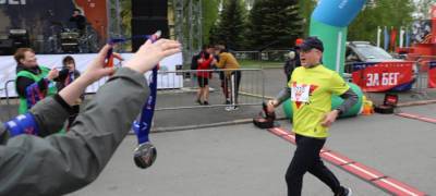 Артур Парфенчиков - Спикер Заксобрания Карелии Элиссан Шандалович и депутаты парламента приняли участие во всероссийском полумарафоне “ЗаБег.РФ” - stolicaonego.ru - Калининград - Петрозаводск - республика Карелия