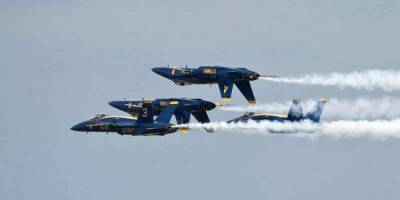 В Сети сравнили мастерство американской пилотажной группы Blue Angels с мастерством российских авиагрупп - topwar.ru