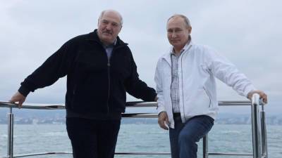 Владимир Путин - Александр Лукашенко - Лукашенко все же искупался в Черном море по приглашению Путина - mir24.tv - Сочи