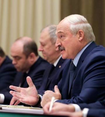 Владимир Путин - Александр Лукашенко - Появилось фото, как Лукашенко купает в Черном море после встречи с Путиным - argumenti.ru - Сочи - Черное Море