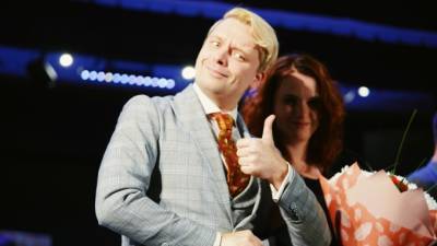 Григорий Ивлиев - У Пелевина украли телефон около бара в Петербурге - piter.tv - Санкт-Петербург - Петербург
