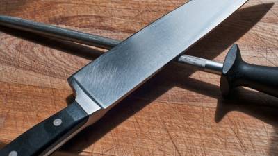 В Петербурге учительница вонзила нож в сердце бывшего мужа - newinform.com - Санкт-Петербург