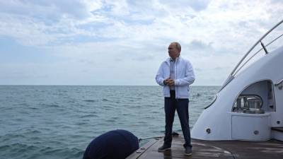 Владимир Путин - Александр Лукашенко - Эксперт по языку тела рассказала о настроении Путина в момент ожидания опаздывавшего Лукашенко - newzfeed.ru - Сочи