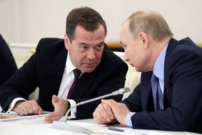 Владимир Путин - Дмитрий Медведев - Бывший кремлевский повар раскрыл предпочтения Путина и Медведева в еде - lenta.ru